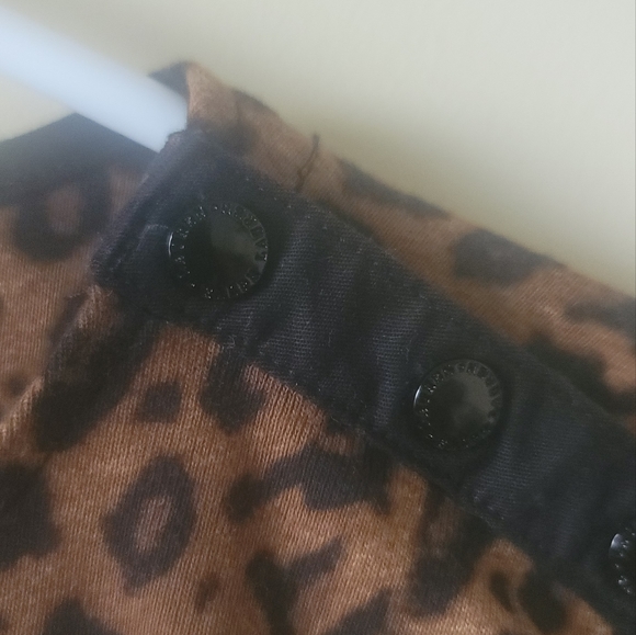 NWOT Lauren Ralph Lauren Brown Black Leopard Crew Neck Quarter Cuff Sleeve Top - Picture 5 of 9